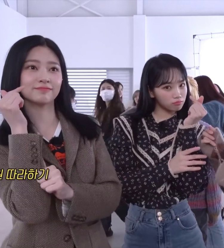 kimsthinker's tweet image. hello! i'm a new acc dedicated to izone's chaewon and minju, pls rt to find more 2kim thinkers :]