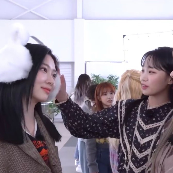 kimsthinker's tweet image. hello! i'm a new acc dedicated to izone's chaewon and minju, pls rt to find more 2kim thinkers :]