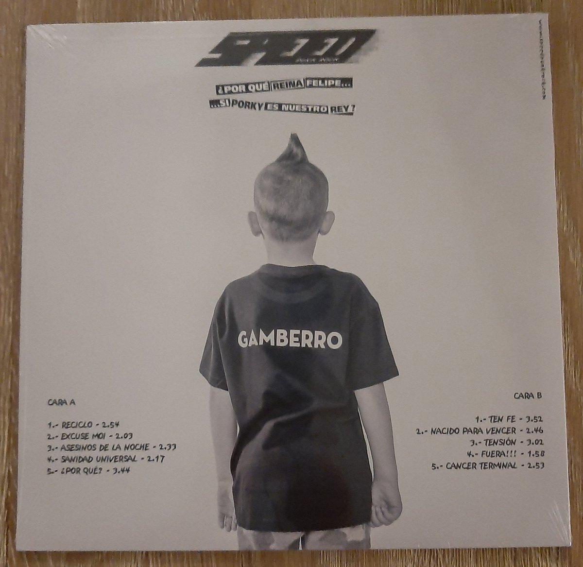 Musikatzaindia1's tweet photo. Horrelako materialagaz asko gozatzen dogu @Musikatzaindia1-n! Negu gorriari, SPEED (@speedpunkrock). SPEED PUNK ROCK. "¿Por Qué Reina Felipe ... Si Porky Es Nuestro Rey?". LP. 2020. SPEED RECORDS/AUTOEKOIZPENA. 10 Abesti (A5/B5). Bejondeizuela/bejondeigula! https://t.co/OCMe5HtrXK