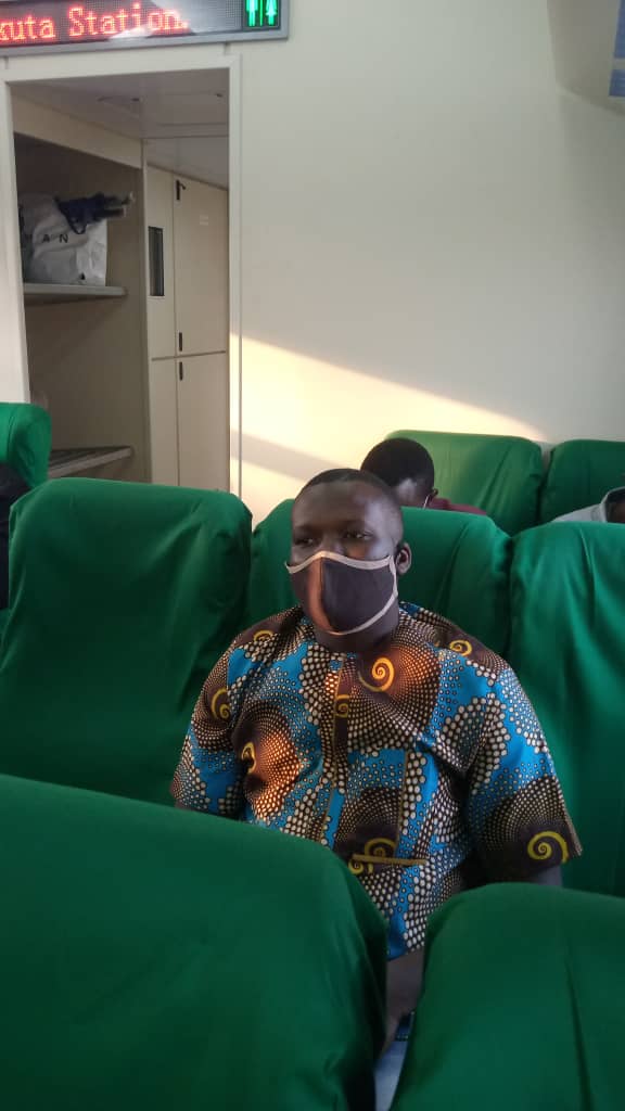 The King  is finally on board and it was time to take our leave. Thank u  @MBuhari thank you  @ChibuikeAmaechi thank you  @OfficialAPCNg, long live  @MinTransportNG  @NGRPresident  @NigeriaGov.For all who stood by this govt, God bless you all  @toluogunlesi  @Mr_JAGss  @ishakaa  @woye1