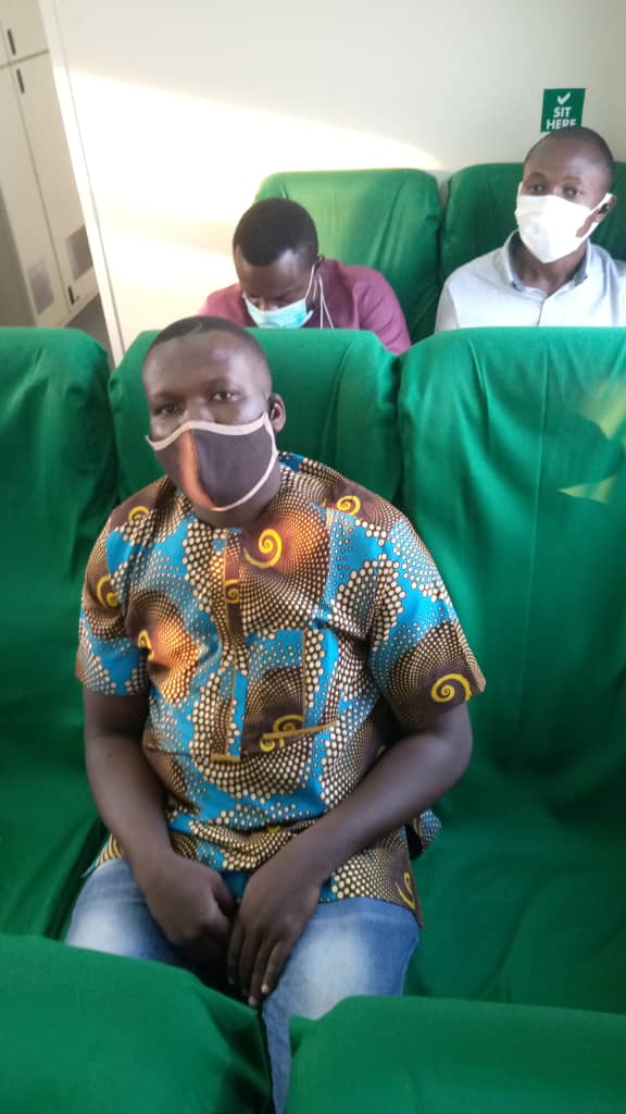 The King  is finally on board and it was time to take our leave. Thank u  @MBuhari thank you  @ChibuikeAmaechi thank you  @OfficialAPCNg, long live  @MinTransportNG  @NGRPresident  @NigeriaGov.For all who stood by this govt, God bless you all  @toluogunlesi  @Mr_JAGss  @ishakaa  @woye1