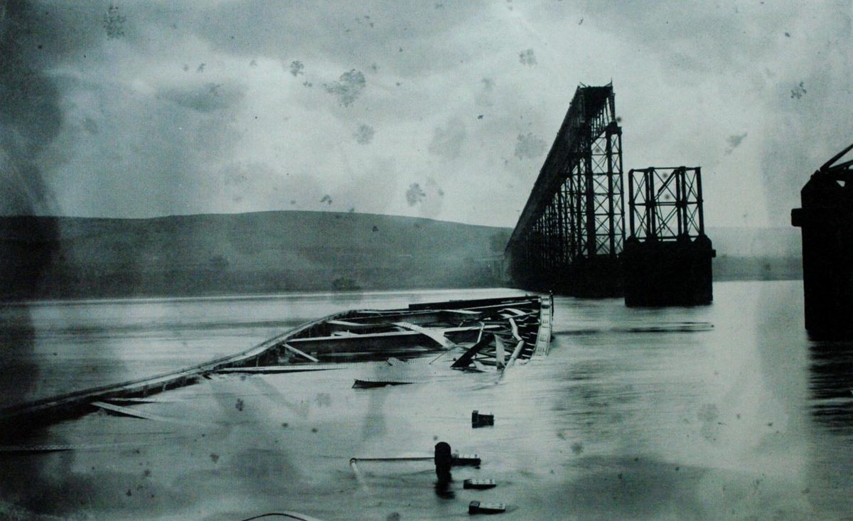 gaelhistory's tweet photo. 28 Dec 1879 - The Tay Bridge collapses, during a violent storm, as a train crosses from Burntisland to Dundee . 75 people, employees and ticket holders, were thought to be on the train at the time die although only 46 bodies would be recovered. #OTD #TayBridgeDisaster #Scotland https://t.co/qjv3rSbON8