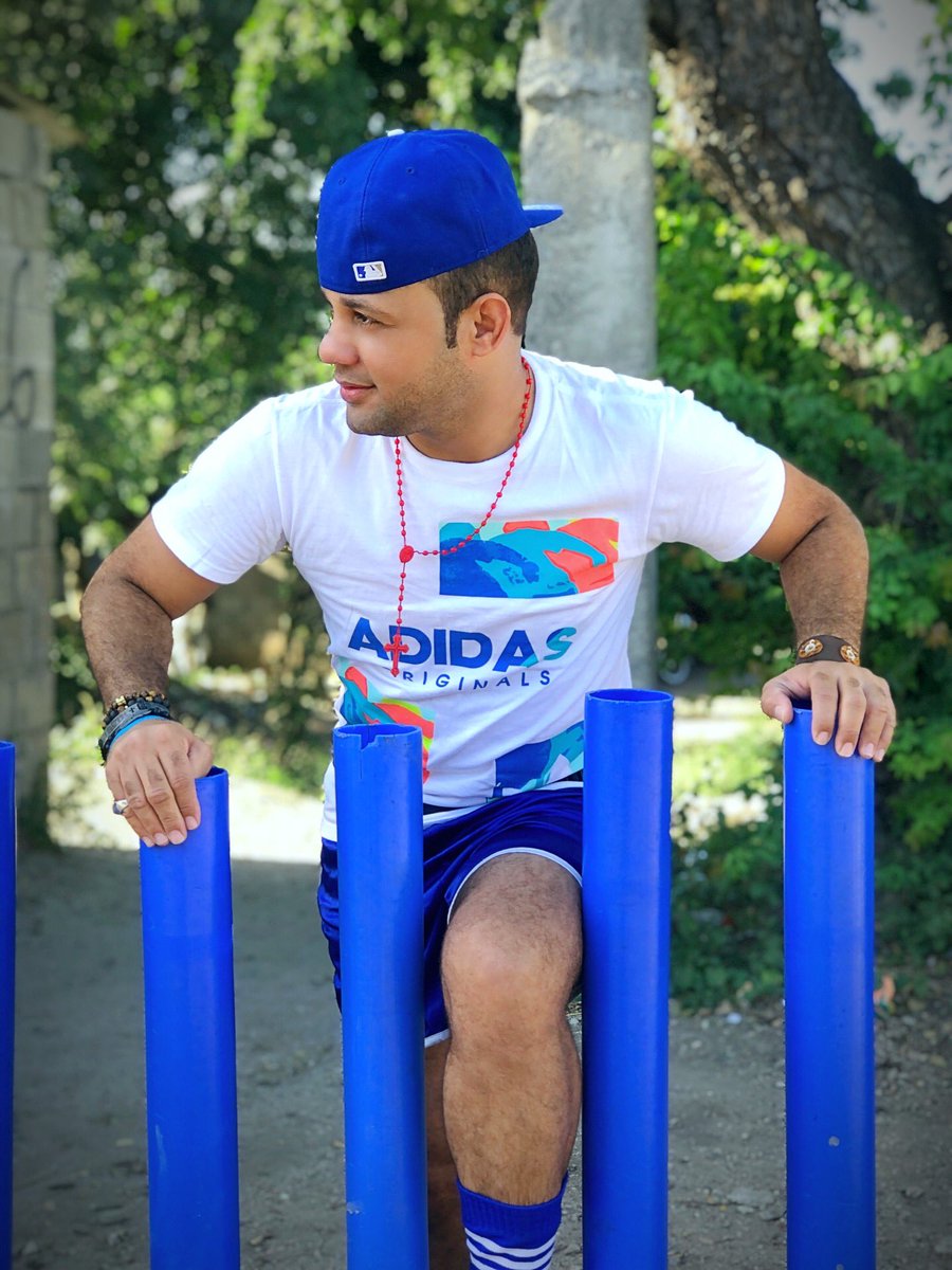 elvysjoe's tweet photo. #FotografodelasEstrellasjoe #ElNénedelaBaby Blue Swing! Exclusivo de @adidasoriginals #sport !#Natural #Modelojoe 🎶No se habla de lo Que no Existe! 😇 Las Cosas Cambiaron Hoy el Tiempo Sopla a Mi Favor! instagram #kc #performance #romeosantos #usa🇺🇸 https://t.co/V2IqiATrJ8