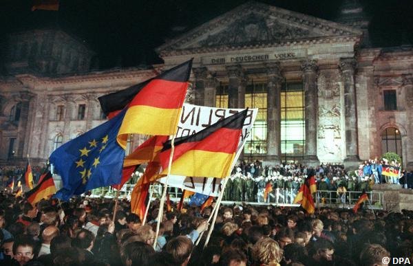In #2020, we celebrated the 30th anniversary of German Reunification. Millions of people worldwide joined us in remembering the moment in 1990 when East and West returned together as a proud democratic state.America's role in that moment cannot be overstated. (2/2)
