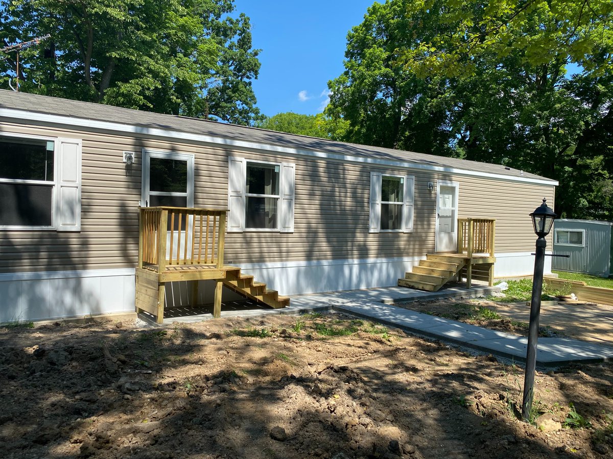 _officialadg's tweet photo. We hope you all had a wonderful holiday weekend!

This week's featured home is located in the Coachman's Terrace community of Lake Geneva, WI. This is a BRAND NEW 2020 Clayton home with updated interior and 3 beds, 2 baths. Please call Kyle at 262-248-3636 for more information! https://t.co/n1PSRauEUd