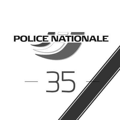 #Rennes [#Hommage] les policiers du dpt35 se sont recueillis en mémoire de nos 3 collègues de la Gendarmerie Nationale décédés dans l'exercice de leur mission à st-Just.
Pensées aux familles, aux proches, à leurs collègues.
#FréresDelarmes devoir de mémoires