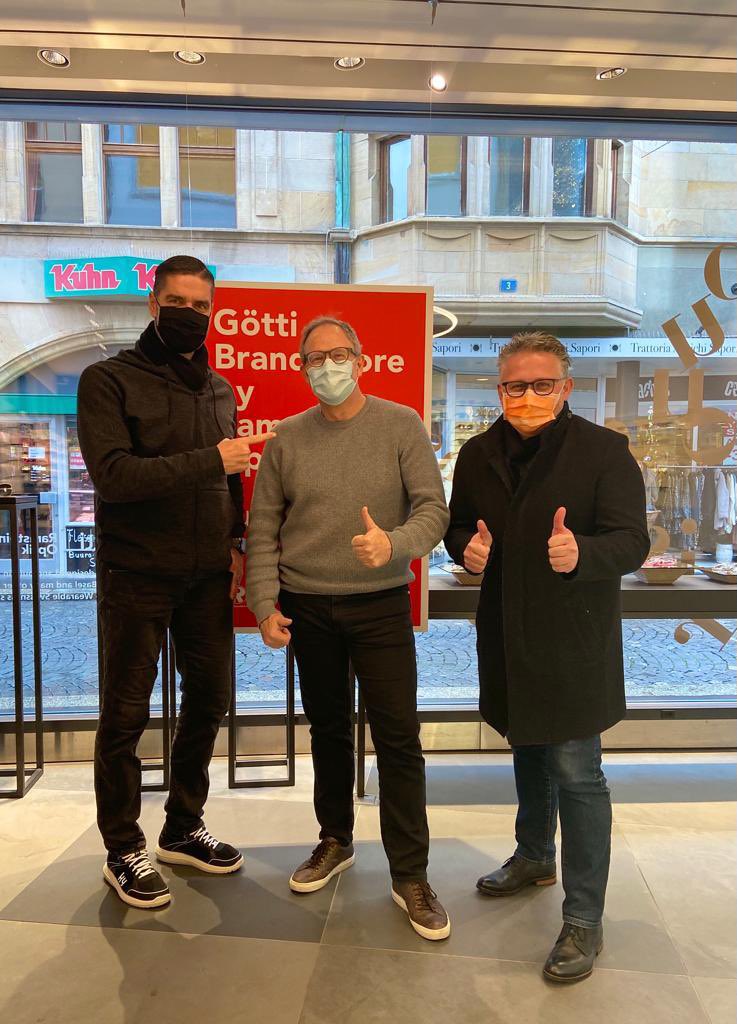 PascalZubi's tweet photo. Wir gehen mit einem scharfen Blick ins 2021 - Danke an das grossartige Team von Ramstein Optik Basel und Andreas Bichweiler!
#pz1 #pascalzuberbühler #ramsteinoptik
#bluesports #fifaworld #fifamuseum #ifeelgoodzubi #vividscommunication #kybunjoya #gimargolf #golfengadin https://t.co/nt5pSZaKuE