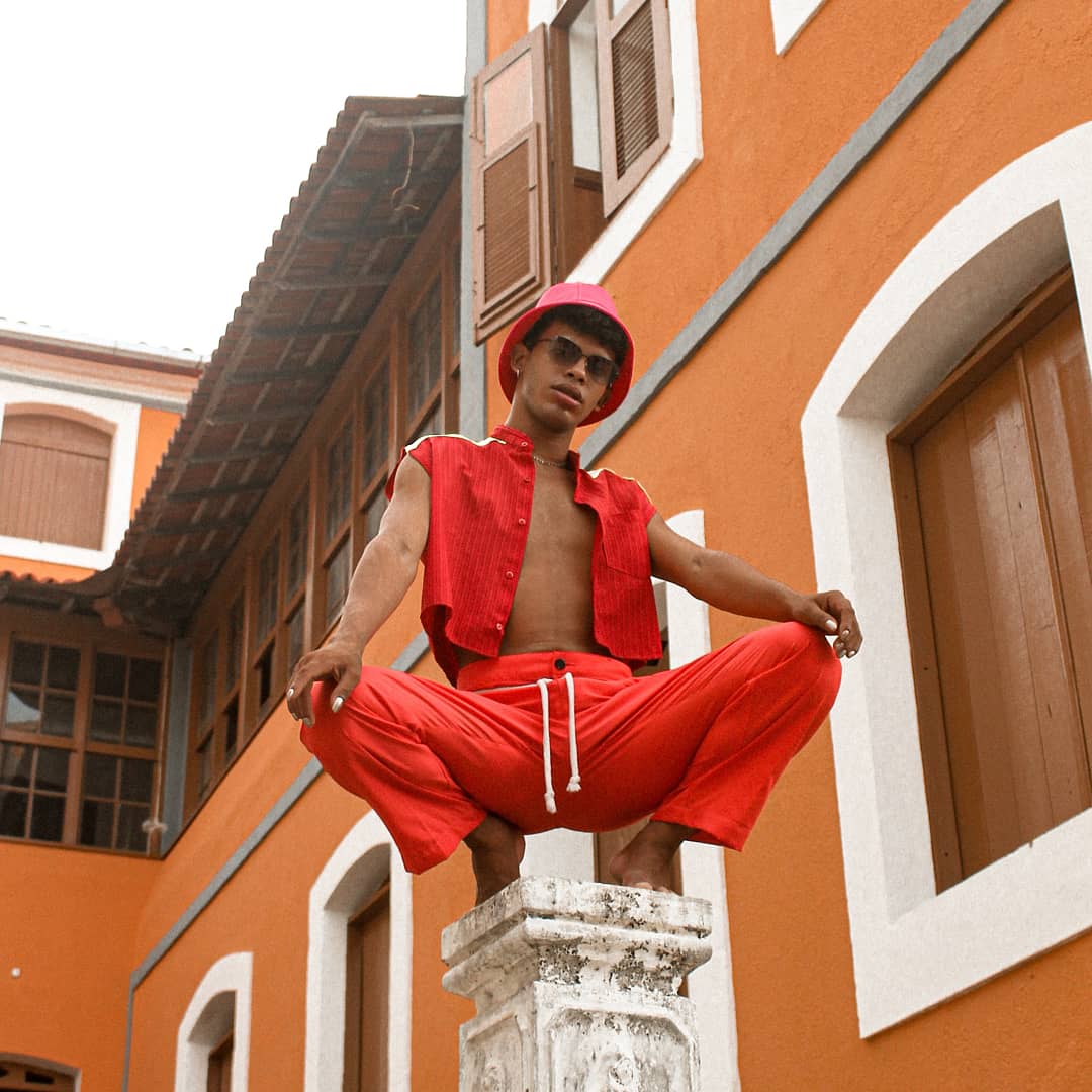 _haviz_'s tweet image. baby boy ✨
.
.
foto: @xaiderlimpiadas look: Kolobô 
#photography #outofdrag