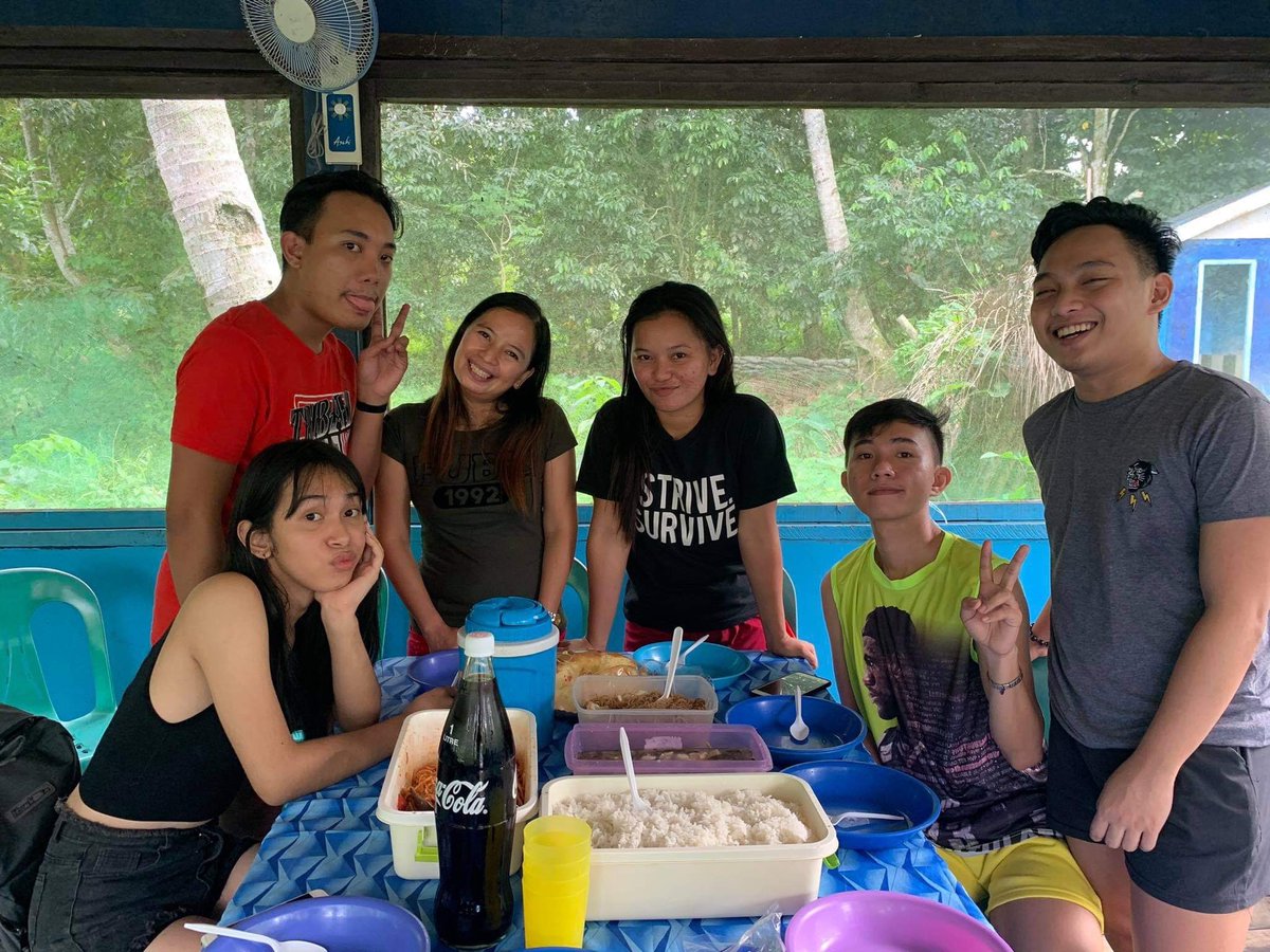ian_partulan's tweet photo. We always say “Never Again🥺🤮” pero Wahhhh  Pasaya ng Pasaya pa wild ng pa wild‼️🎉🍻that’s how we appreciate life forget everything for a while, just crazy laugh and smile💕#merrychristmas #hbdJc 🎉#SeeyounextYrbitches❤️#Happynewyear🎉 https://t.co/5lIcU2lusJ