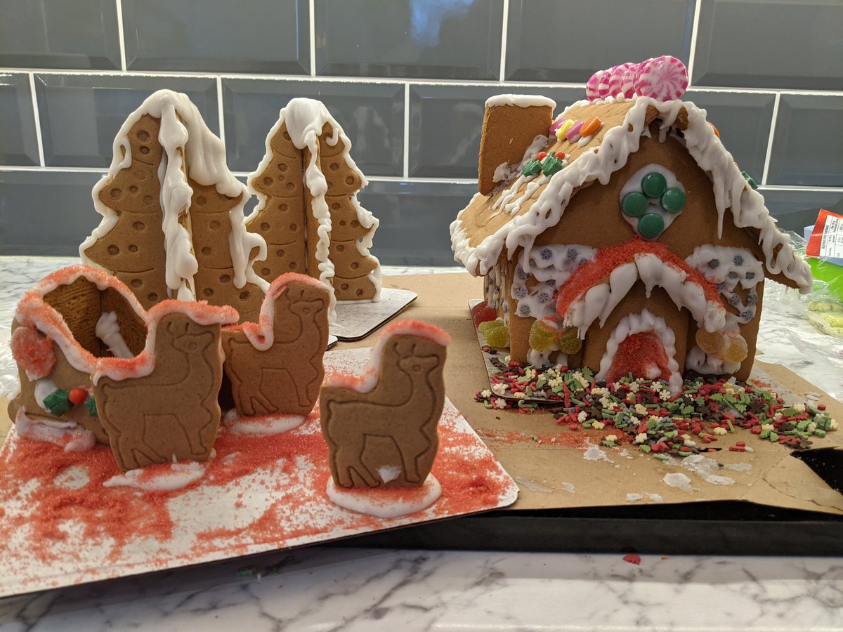 charrushton's tweet photo. Please DM me for any decoration requests, gingerbread or otherwise. https://t.co/U6BtqvhD8G