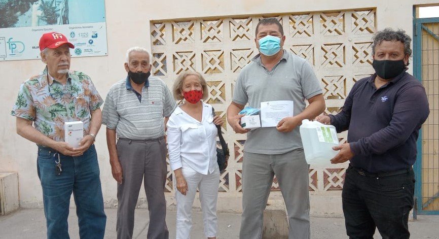 ComunalDe's tweet photo. UNION COMUNAL ENTREGA KIT SANITARIO A JUNTAS DE VECINOS ASOCIADAS
Desde este sábado 26 de diciembre, la Unión Comunal de Juntas de Vecinos de Antofagasta, se encuentra entregando un kit sanitario a las juntas de vecinos asociadas para proteger del Covid -19 a los dirigentes. https://t.co/ldA14DIw31