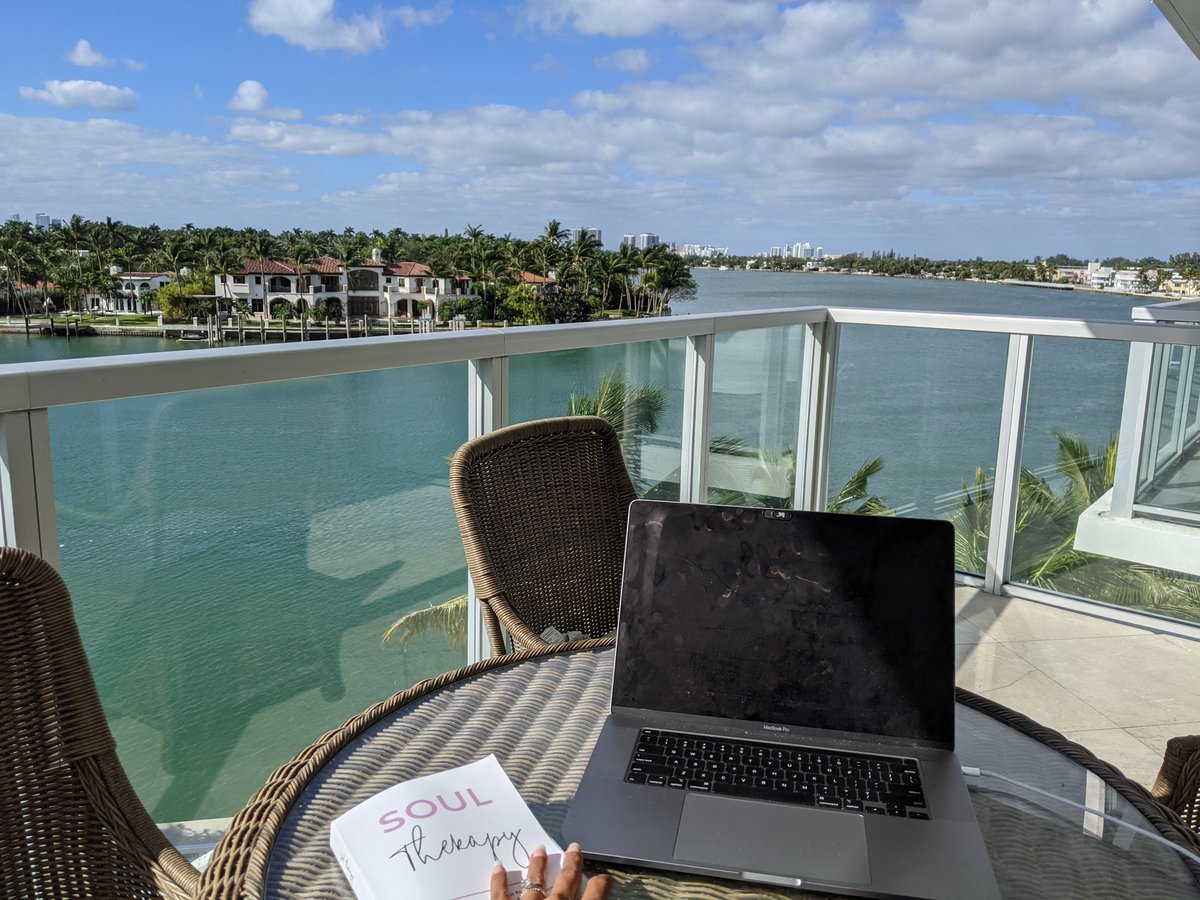 MaddeyTv's tweet image. Coding with this incredible view for the foreseeable future.😍

I think I'm the first @Pinterest engineer to move to Miami and serendipitously join the #MiamiTech movement. 

Are there any other engineers who've jumped on the train already from SF or NYC? Tag them ☺️