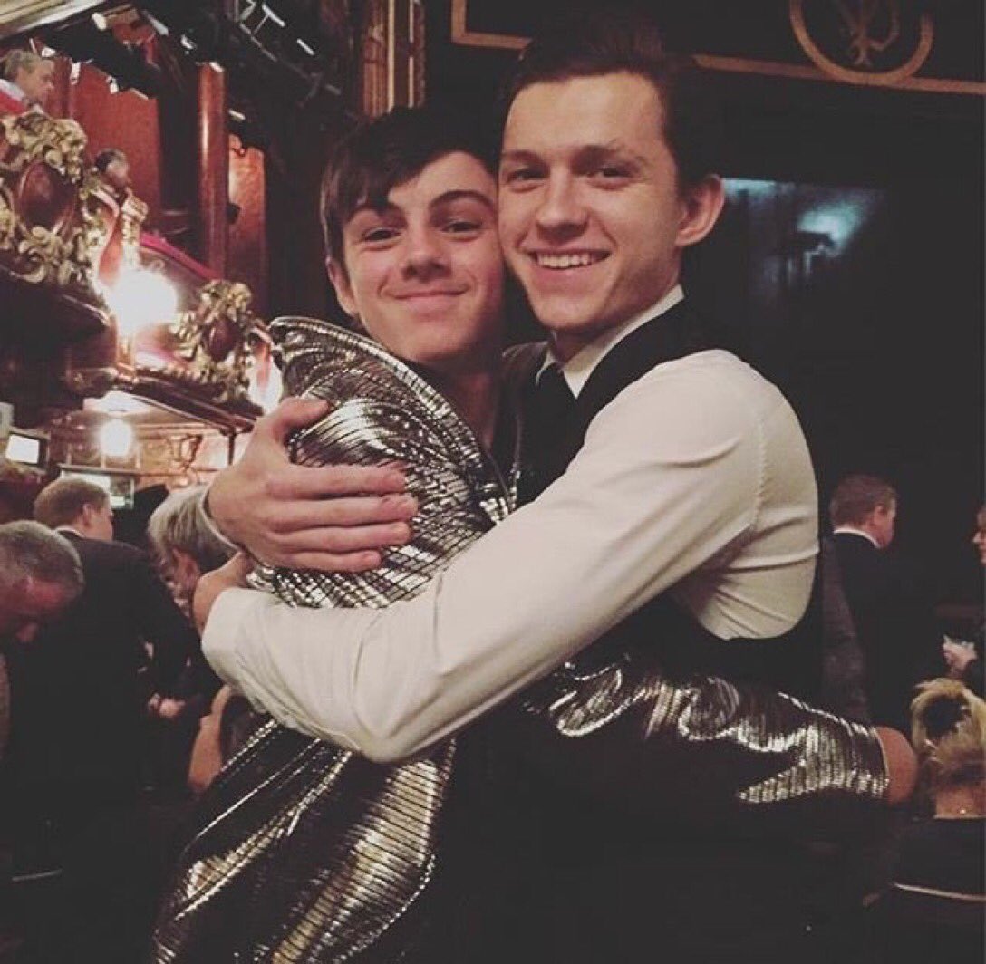 tom holland hugging people: a thread