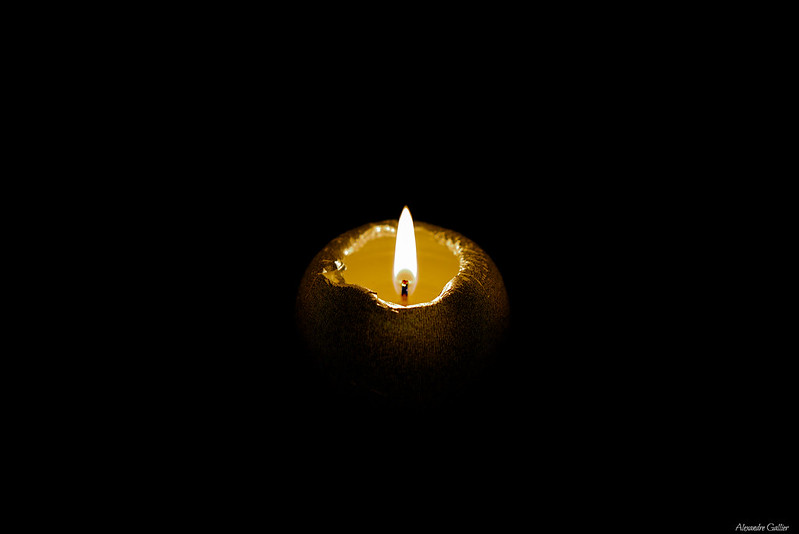 #Hoffnung ist wie ein #Kerzenlicht🕯️ an einem stockdunklen Ort: Mit diesem einem Licht verschwindet die #Dunkelheit🌑. Genauso verschwindet die Dunkelheit durch Hoffnung.