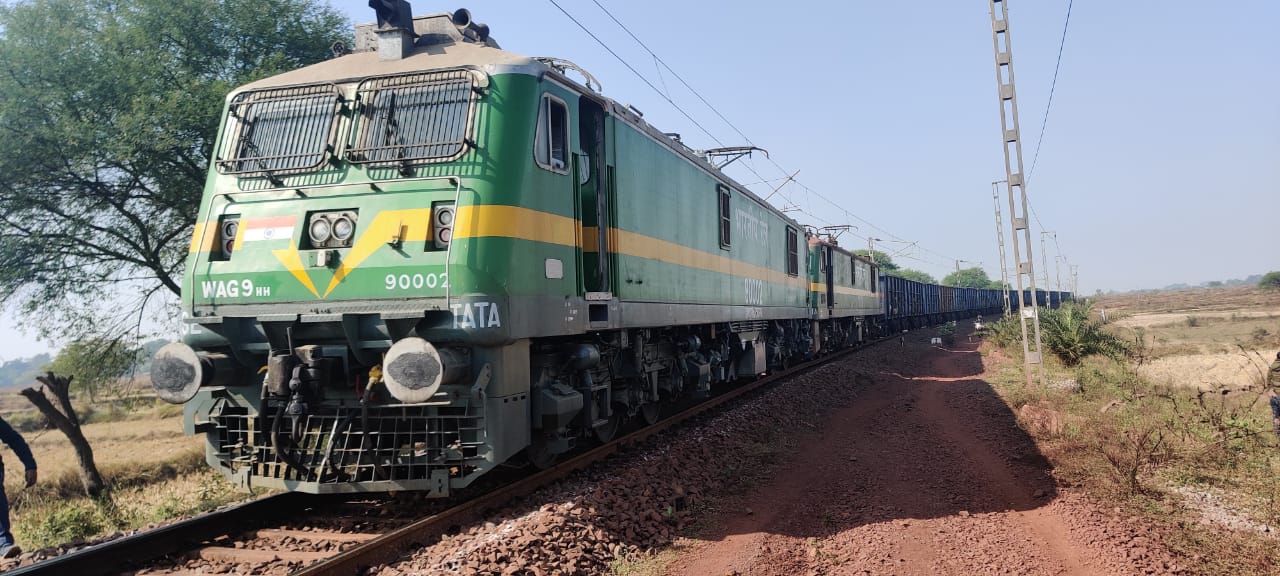 Clw Ir S First 9000 Hp Wag 9 Hh Loco No Developed By Clw Has Been Successfully Commissioned At Tata Shed The Loco Has Been Put In Service On 26 12 tmanirbharbharat T Co 3px8p9dwen