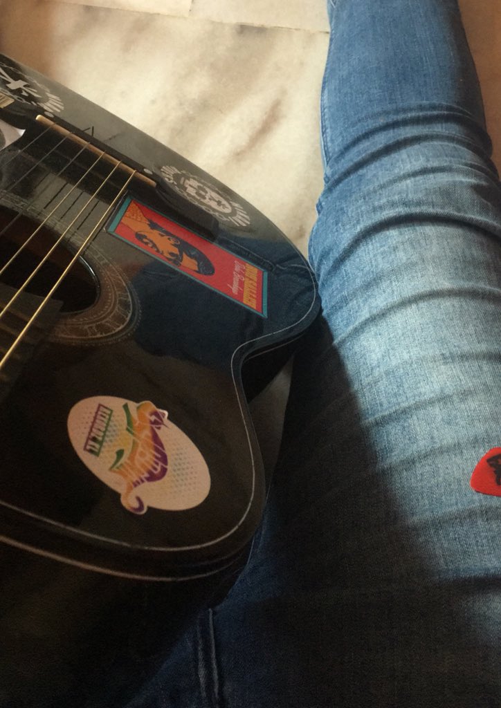 aliffashraf_'s tweet photo. Baru nak cuba, tapi dah jadi hobi!

#JOURNAKA #O20JRN500 #Hobby #KitaSama #SamaMinat #HobbistUnite #Guitar
@mrhamz @Journaka20

https://t.co/TaOwLvgOa1 https://t.co/KavfpbFRxQ