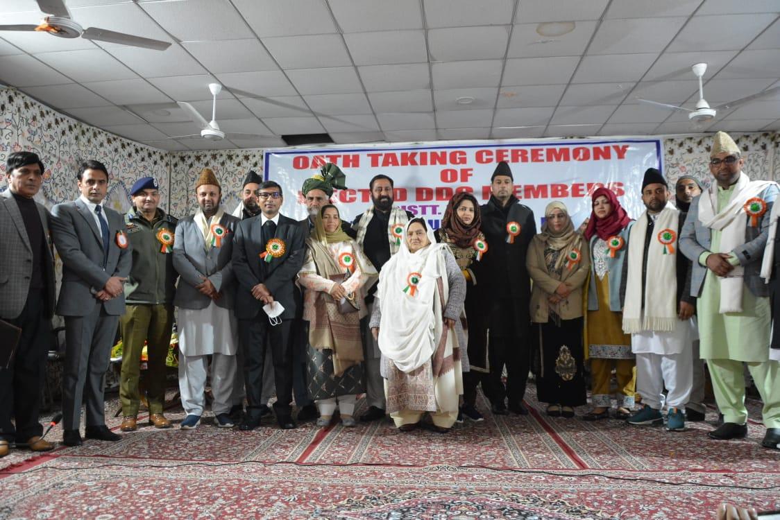 diprjk's tweet photo. #DDCElectedMembers
Oath Ceremony of Newly elected #DDCMembers
District..... POONCH
@manojsinha_ @nitishwarKumar @kansalrohit69 @DrSyedSehrish https://t.co/GTuWZG7Efg