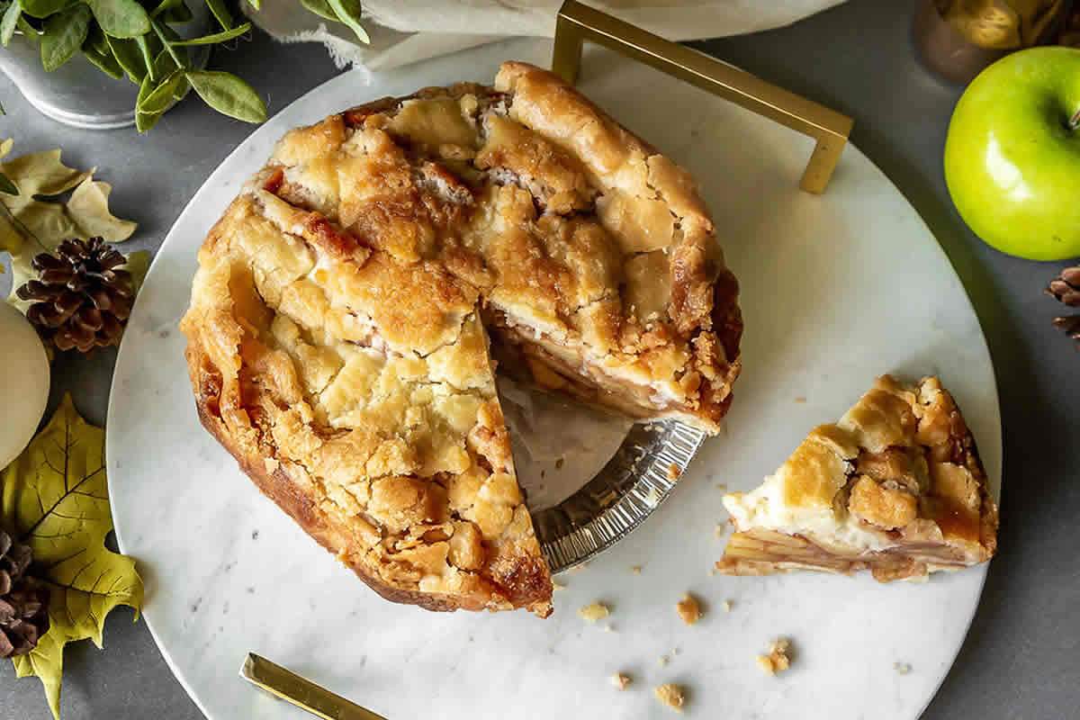HogsbackHome's tweet image. Besides delicious organic meat, did you know @greensburymrkt has apple pie??

Use code HOGSBACK10 to get yourself a pie and save 10%! Did I mention they're also ON SALE right now?? 
#Sponsored #ApplePie #ElegantFarmer #GreensburyMarket #Greensbury #DiscountCode #HogsbackHomestead