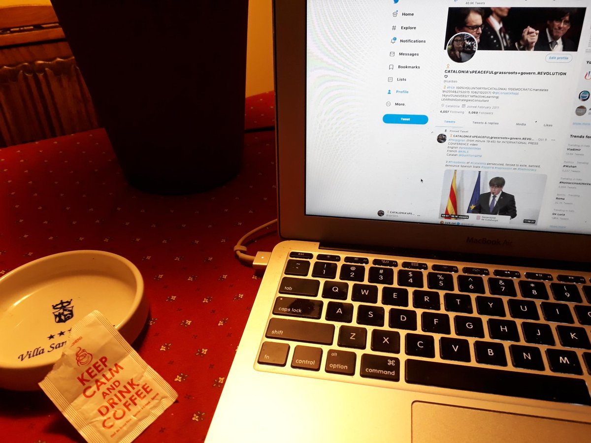 saribes's tweet image. #Spain State
👉FAKE #DEMOCRACY with #PoliticalREPRESSION of military thugs beating peaceful voters&amp;amp;stealing balot boxes (1Oct2017)&amp;amp; turning dissidents into #PoliticalPrisoners&amp;amp; forced #Exiles

#Catalonia
👉PEACEFUL grassroots+govern REVOLUTION🎗shall NOT👆forever #KeepCALM=wait💪