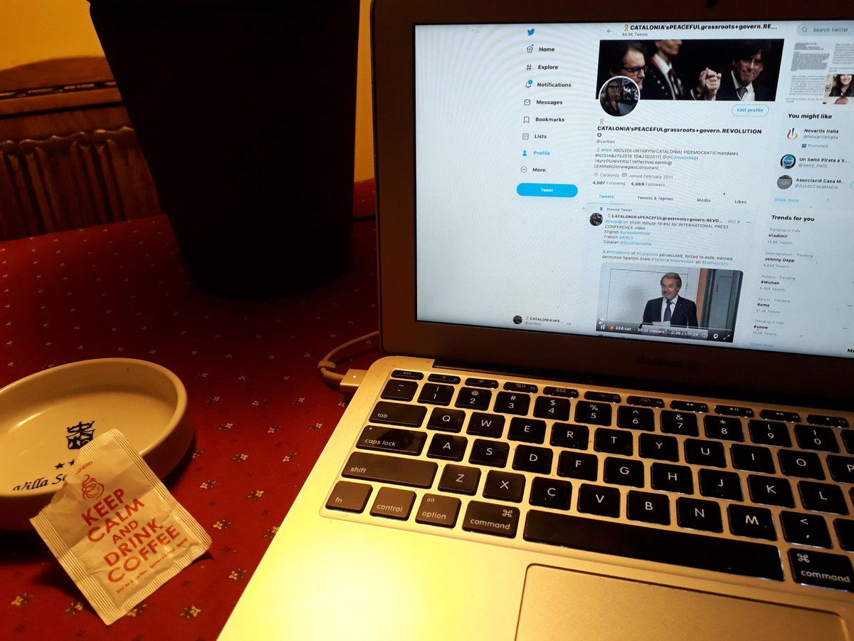 saribes's tweet image. #Spain State
👉FAKE #DEMOCRACY with #PoliticalREPRESSION of military thugs beating peaceful voters&amp;amp;stealing balot boxes (1Oct2017)&amp;amp; turning dissidents into #PoliticalPrisoners&amp;amp; forced #Exiles

#Catalonia
👉PEACEFUL grassroots+govern REVOLUTION🎗shall NOT👆forever #KeepCALM=wait💪