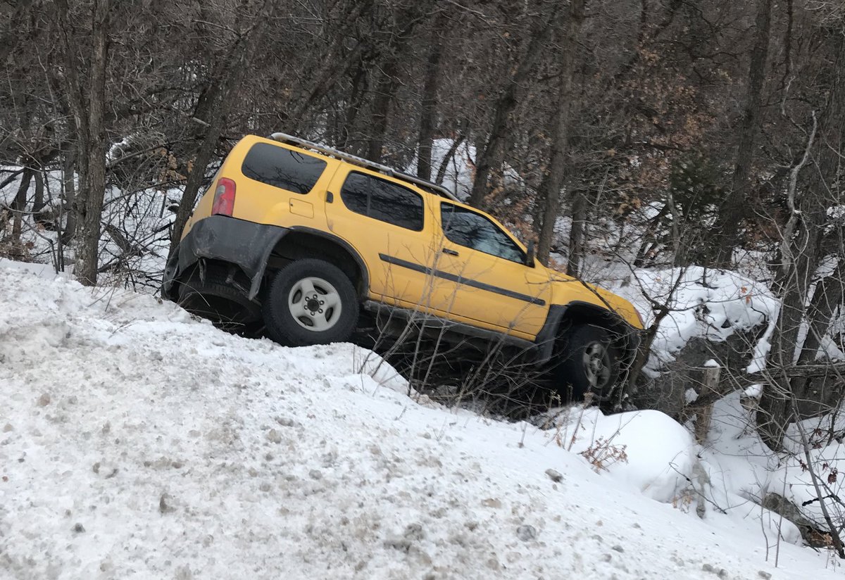 UDOTcottonwoods's tweet photo. #CrashAlert ⚠️ There is a vehicle slide off below Lisa Falls (MP 6.6) on #SR210 #LCCroad. @UPDSL is on the scene and a tow truck is en route. Expect delays as UPD will alternate traffic when the tow truck arrives. Estimated clearing time is 45 minutes.⚠️ @UDOTTRAFFIC https://t.co/ioY3LiUEN9
