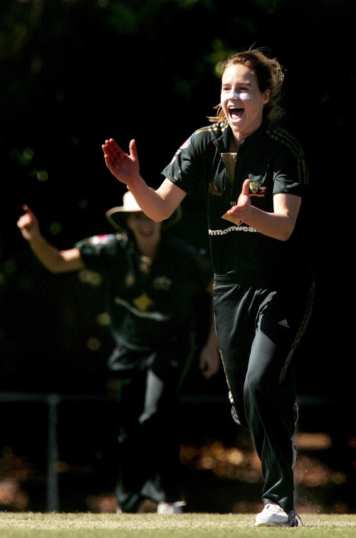 In 2007, Perry was fast-tracked into the Australian team despite having never played a match at senior level. Such was her dominance that she broke into the teams of all three formats within 2 years.  #EllysePerry |  #ICCAwards | -  @ESPNcricinfo