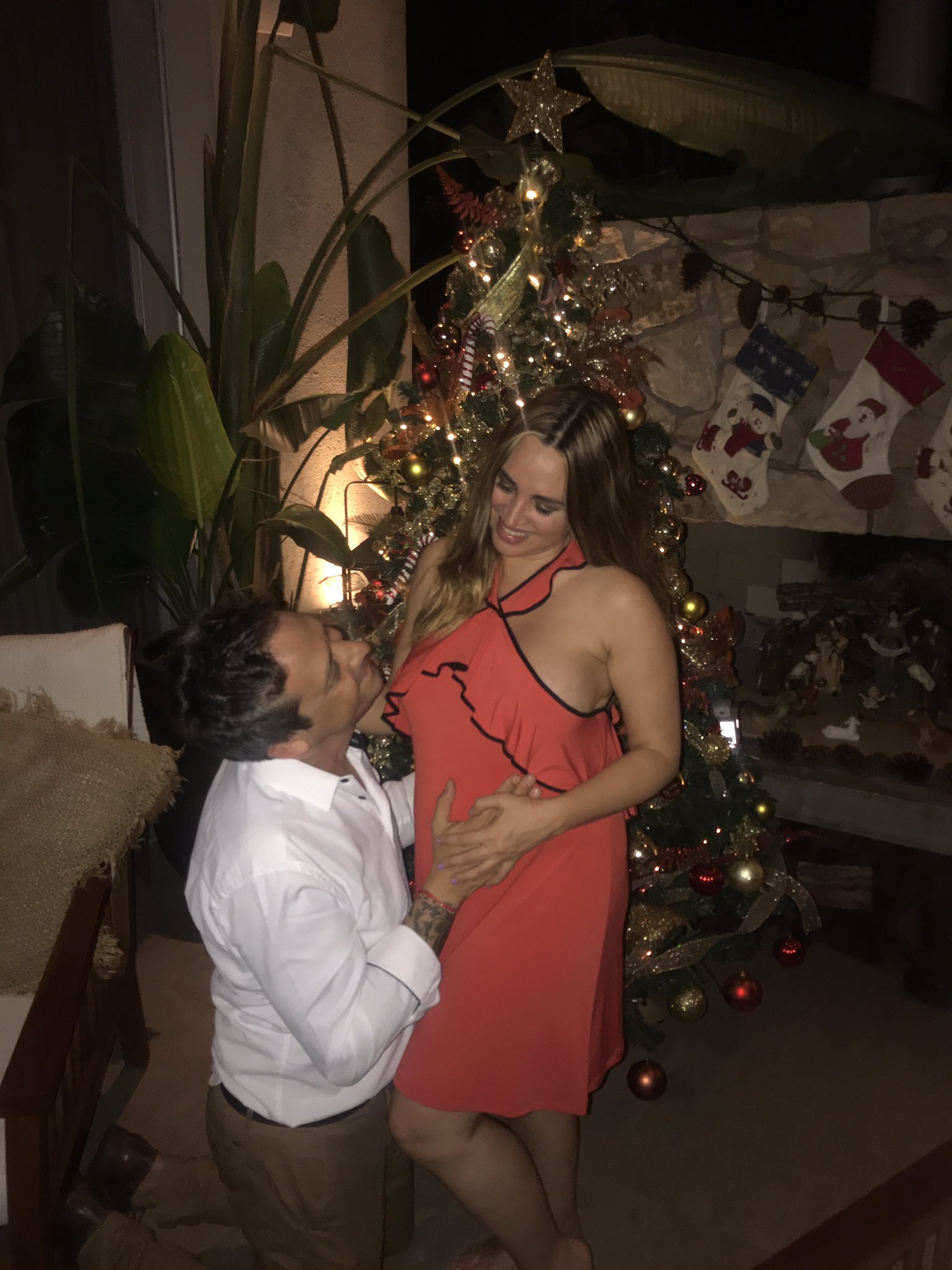 Estamos INMENSAMENTE FELICES!!! Vamos hacer papas ! ❤️✨😍La bendición más hermosa del UNIVERSO Gracias a todos por sus hermosos mensajes los quierooo 😍❤️ https://t.co/LUmQH9KzUY