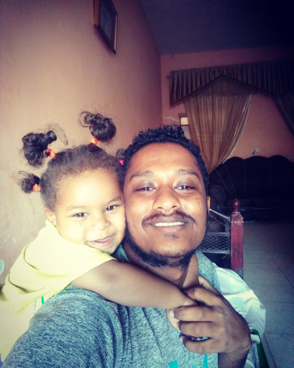 حافظ على الجزء غير العاقل من شخصيتك .. الجزء الضحوك الفوضوي .. الجزء الذي يعيد روحك روح طفل مهما بلغ عمرك " 💓