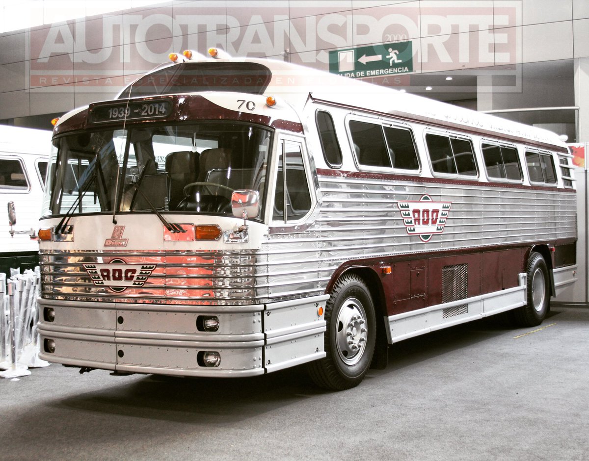 RevistaAT2000's tweet photo. #LunesRetro
Seguimos recordando el #81Aniversario de @MOBILITYADO con este @DINAmx #Flexible, modelo también conocido como "Jorobado".
#Autotransporte #RevistaAutotransporte #Autobuses #Buses #AutobusesADO #ADO #VehículosAntiguos #AutobusesDINA #Busología #Instabus @tuADO https://t.co/pY1nVJJ3Lc