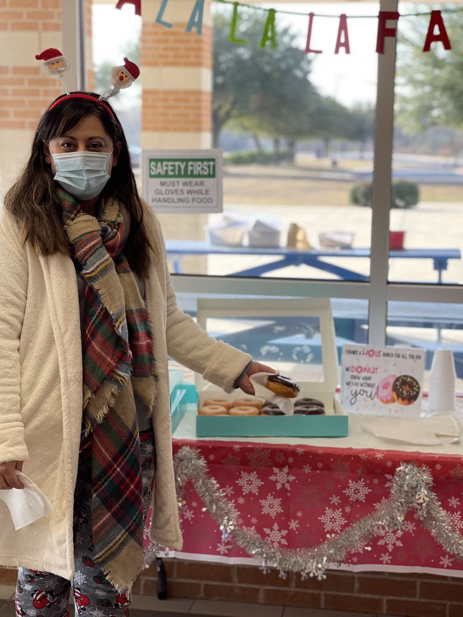 miguelmigrant's tweet photo. No #TacoTuesday today but this was a week ago before the break. A simple leadership tip: Donut 🍩 stress your staff and always appreciate them. Thank @ShipleyDo_Nuts and @HEB for the donutions 🍩. #PrincipalEDleaders #principalsinaction #LeadershipMatters #leadership #bethone https://t.co/xbE438FRl6