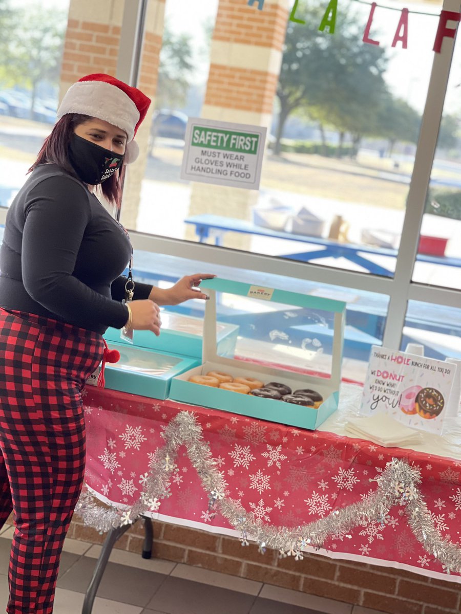 miguelmigrant's tweet photo. No #TacoTuesday today but this was a week ago before the break. A simple leadership tip: Donut 🍩 stress your staff and always appreciate them. Thank @ShipleyDo_Nuts and @HEB for the donutions 🍩. #PrincipalEDleaders #principalsinaction #LeadershipMatters #leadership #bethone https://t.co/xbE438FRl6
