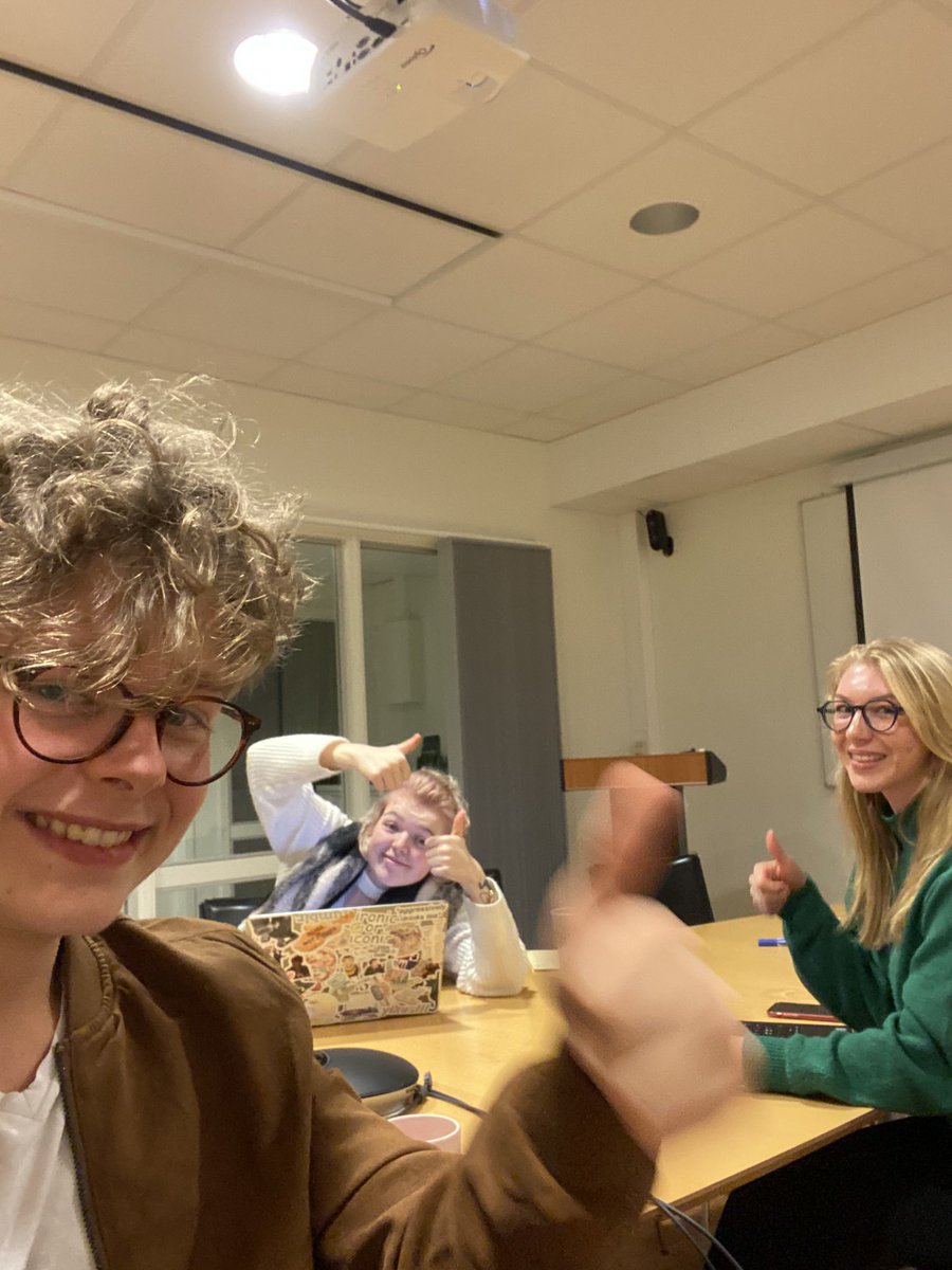 Leo Gerdén (@leogerden) on Twitter photo STORT TACK för två fantastiska år som ordförande för Sveriges Elevråd💜
Till årsskiftet är det dags för mig att lämna över. Jag tänker inte ens försöka sammanfatta allt i en tweet - så istället ber jag er gå in och följa tillträdande ordförande <a href="/HelgasonLilian/">Lilian Helgason</a> STORT TACK för två fantastiska år som ordförande för Sveriges Elevråd💜
Till årsskiftet är det dags för mig att lämna över. Jag tänker inte ens försöka sammanfatta allt i en tweet - så istället ber jag er gå in och följa tillträdande ordförande <a href="/HelgasonLilian/">Lilian Helgason</a>