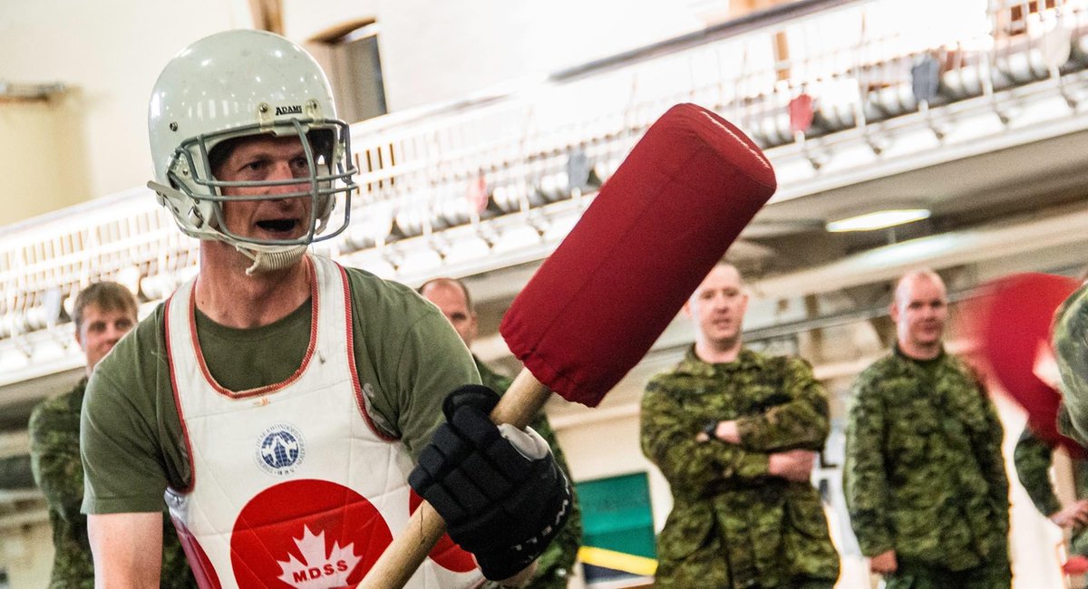 Taking matters into your own hands🥊 

Sgt Patterson is pictured on a Close Quarters Combat - Basic (CQCB) course in 2014👊 Are you ready to try your hand in the ring?🤼🤼‍♀️

#argylls #closeup #closequartercombat #training #safety #infantry #highlanders #canadianarmedforces #caf4ca