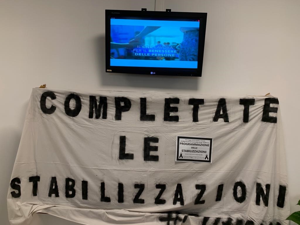 @PrecariUnitiCNR @AlexMelicchio @CNRsocial_ @CNRDTA @ISASI_CNR @CNR_IFN @CnrIpcb @CNR_IRPI @iiacnr @StiimaCNR @nonelarena @welikeduel I #politici non si sono limitati alle belle #parole sui #lavoratori della #ricercapubblica e sull'importanza della #ricerca per il nostro #Paese: 25 milioni per completare il processo di #stabilizzazione ne sono la prova. #Fattinonparole da #CNR ed #EPR. #bastaprecariatodistato