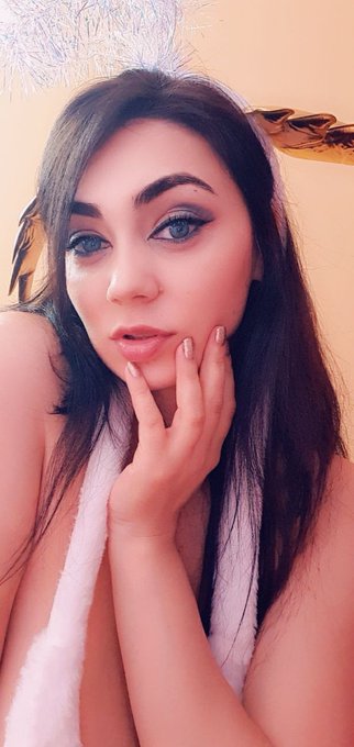 How I'm looking with blue eyes??!!😏😏 do you like more?😜😜😜  https://t.co/oGZJerLXim https://t.co/biHD