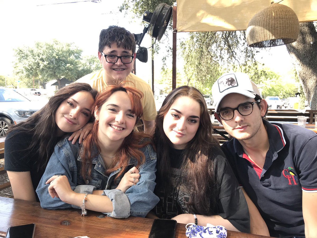 NachoAguirreM's tweet photo. @susanamijaresa and my amazing kiddos #gotmethrough2020challenge #wehavefive #NachoRegularFamily #ComeWhatMay https://t.co/zbBHDxdDr9