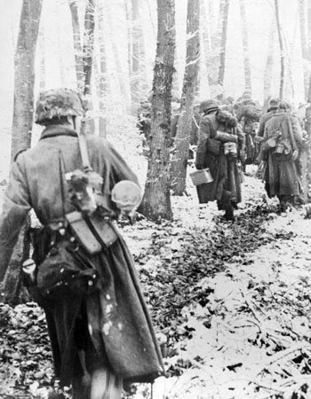 915./352VGD continued its march from Mertzig, with elements of 914VGR, also. At least two PzJg 38(t)s in support.Grosbous & Pratz the next towns as they made their way SW, avoiding the road where possible.The weather was cold, snowing & raining.3)