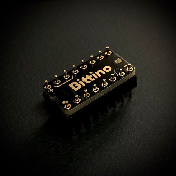 programarfacilc's tweet photo. #Bittino una #placa de #desarrollo #DIP16 con lo justo e indispensable, basada en un #microcontrolador #NXP #LPC845 32Bit que corre a 30MHz pero con un #over - #clock llega a 45MHz. Dispone de 14 GPIO, 5 UART, 2 SPI, 4 I2C, 1 DAC, 8 canales ADC y 6 PWM https://t.co/odXiTzCL5H https://t.co/IhQiYxUbX0