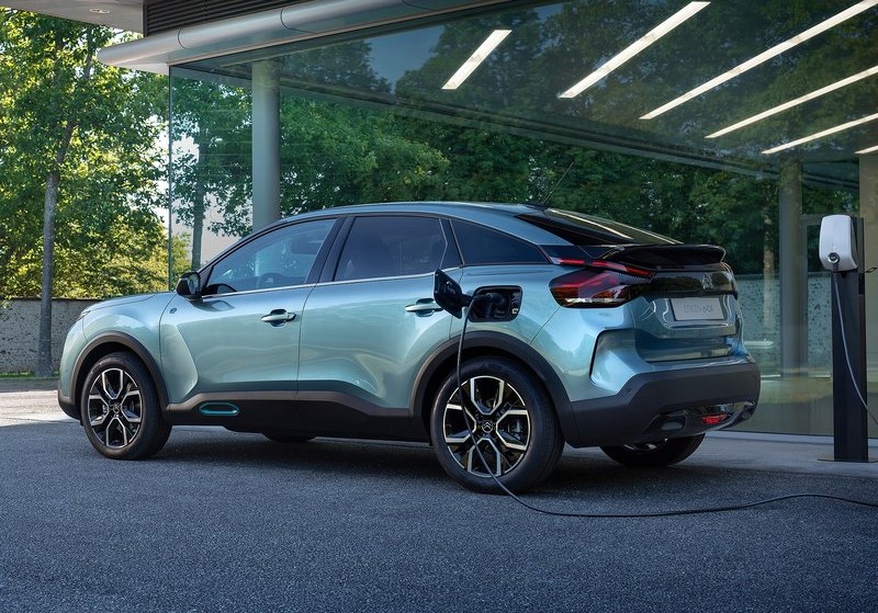 🔌La réglementation sur le pré-équipement des parkings des bâtiments neufs et existants pour permettre l’installation de #bornes de #recharge vient d'évoluer grâce à un décret paru le 26 décembre. On vous détaille tout ce que cela induit 👉 bit.ly/2JqMAhp