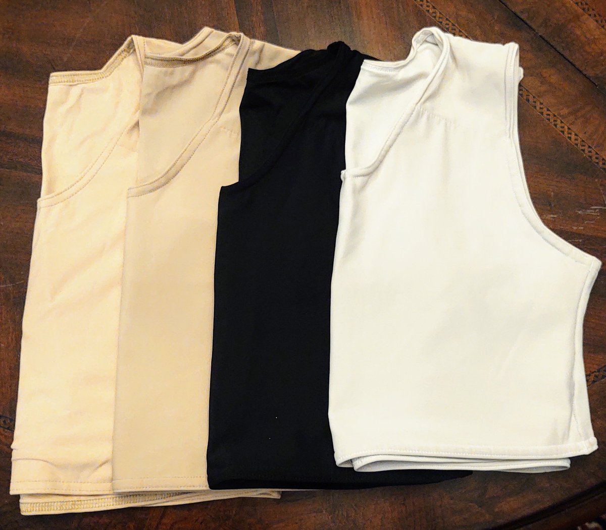 ✨CHEST BINDER GIVEAWAY✨

Hi! As most of you know, I had top surgery about 6 weeks ago. Well I don't need my binders anymore and wanted to give them away to folx who need them! 

I have 4 below. The sizes are in the first photo! If you're interested DM me! 

♻️RT's appreciated♻️