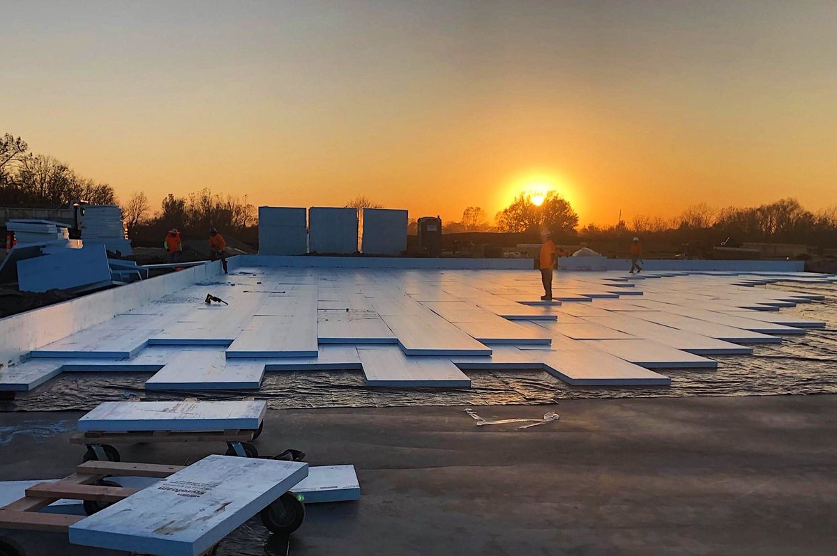 SubZeroConst's tweet photo. Best to start early when installing 250,000/sf of floor foam. #RiseNShine ⠀
@OneLineage @DuPont_News #DegreesBeyond #SubZeroConstructors #ColdStorageConstruction #Contractor #DesignBuild #FoodSupplyChain https://t.co/YYhKBvL1pI