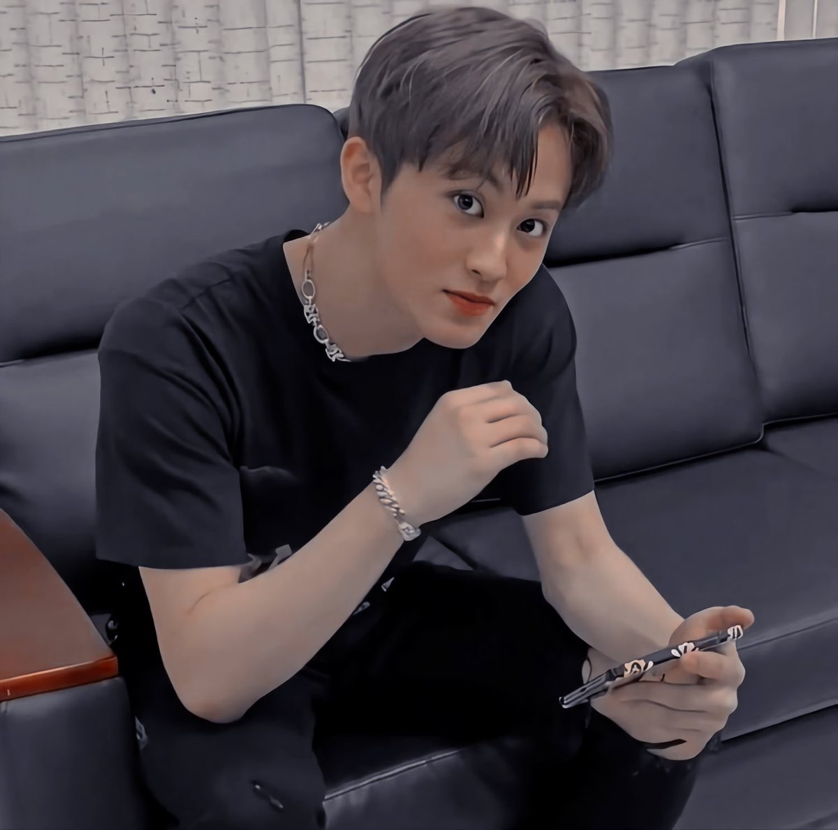 OHNCTU's tweet photo. 𖥻𝐌𝐀𝐑𝐊:: Wassup Czenies^^ Hoje o NCT U vai se apresentar na LoveLine e já estamos nos preparando no backstage. Estou particularmente muito animado, espero por vocês mais tarde~~ https://t.co/ThB8wncrVB