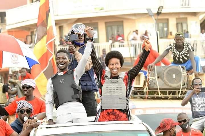 Jadwong's tweet image. ✅ Supposed to be the Most Beautiful photograph 👌 from 🇺🇬  Uganda's election campaign

...... but for the #BulletProofVests
#UGDecides2021 
#1⃣6⃣DaysToGo