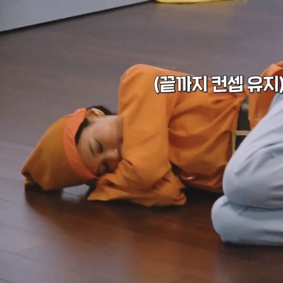 hi here's a thread of kim doyeon being tiny