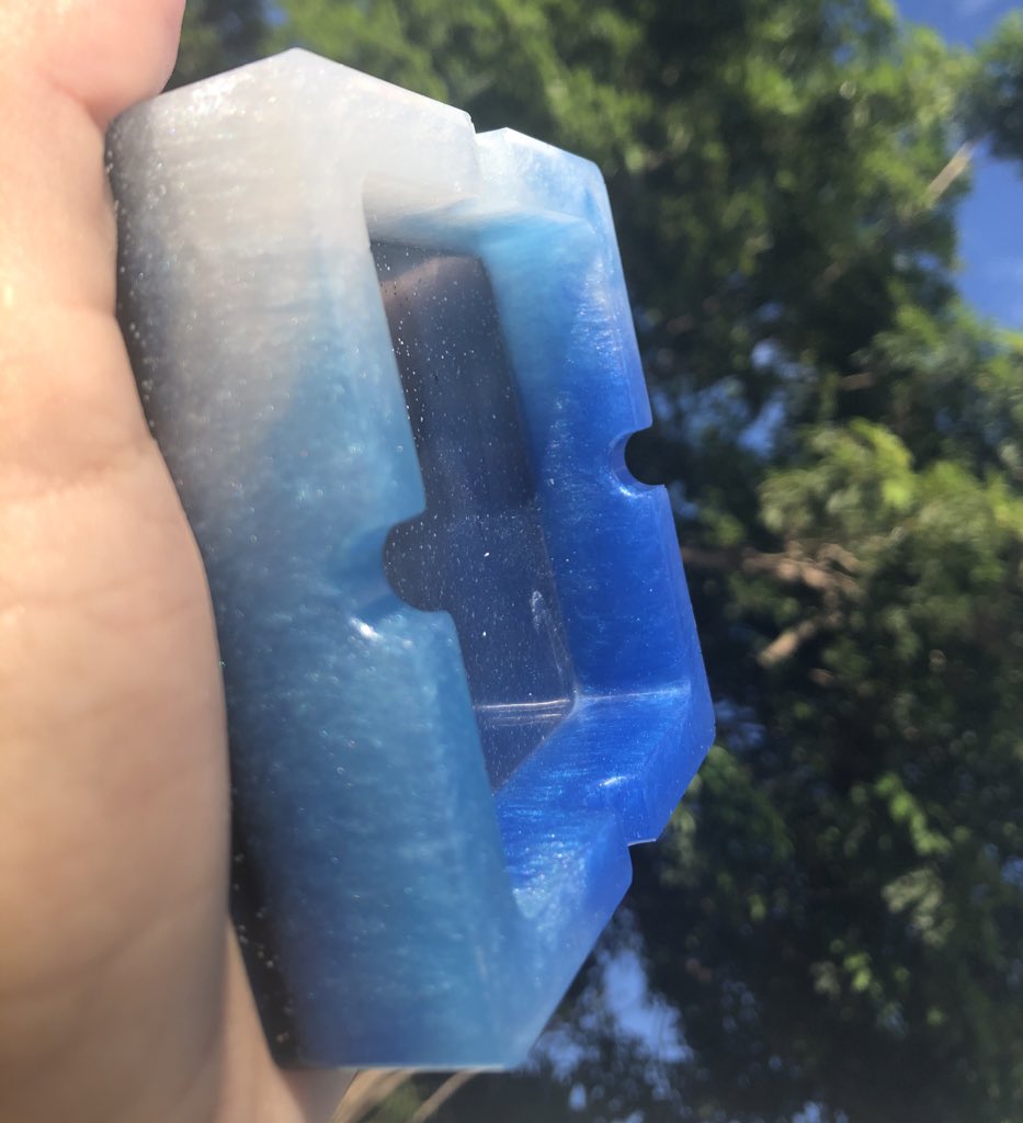 kumosart_'s tweet photo. cenicero personalizado💙
💵$17💵
#resinart #resin #resina #resinaepoxi #resinartist #ashtrayresin #cenicero #handmade #smallbusiness #apoyalolocalpr https://t.co/DCVtmavQLY