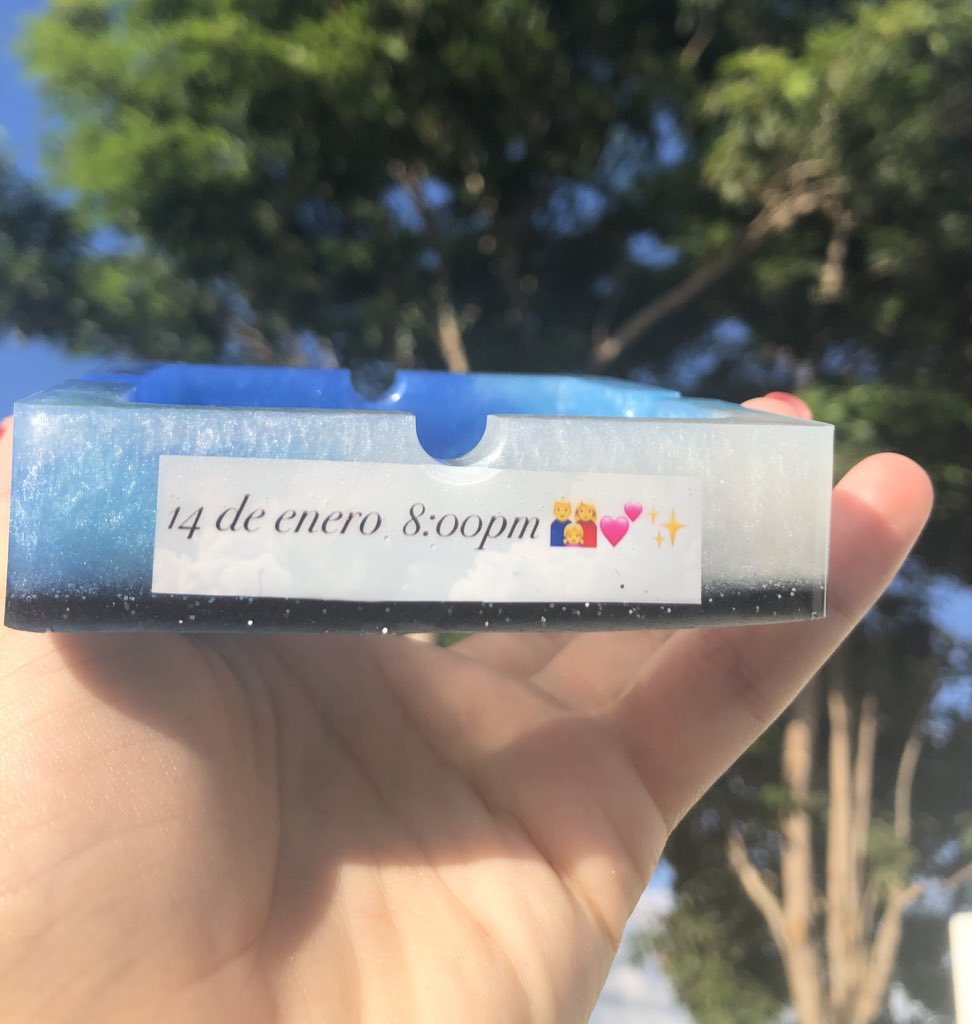 kumosart_'s tweet photo. cenicero personalizado💙
💵$17💵
#resinart #resin #resina #resinaepoxi #resinartist #ashtrayresin #cenicero #handmade #smallbusiness #apoyalolocalpr https://t.co/DCVtmavQLY
