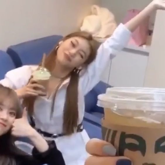 hi here's a thread of kim doyeon being tiny