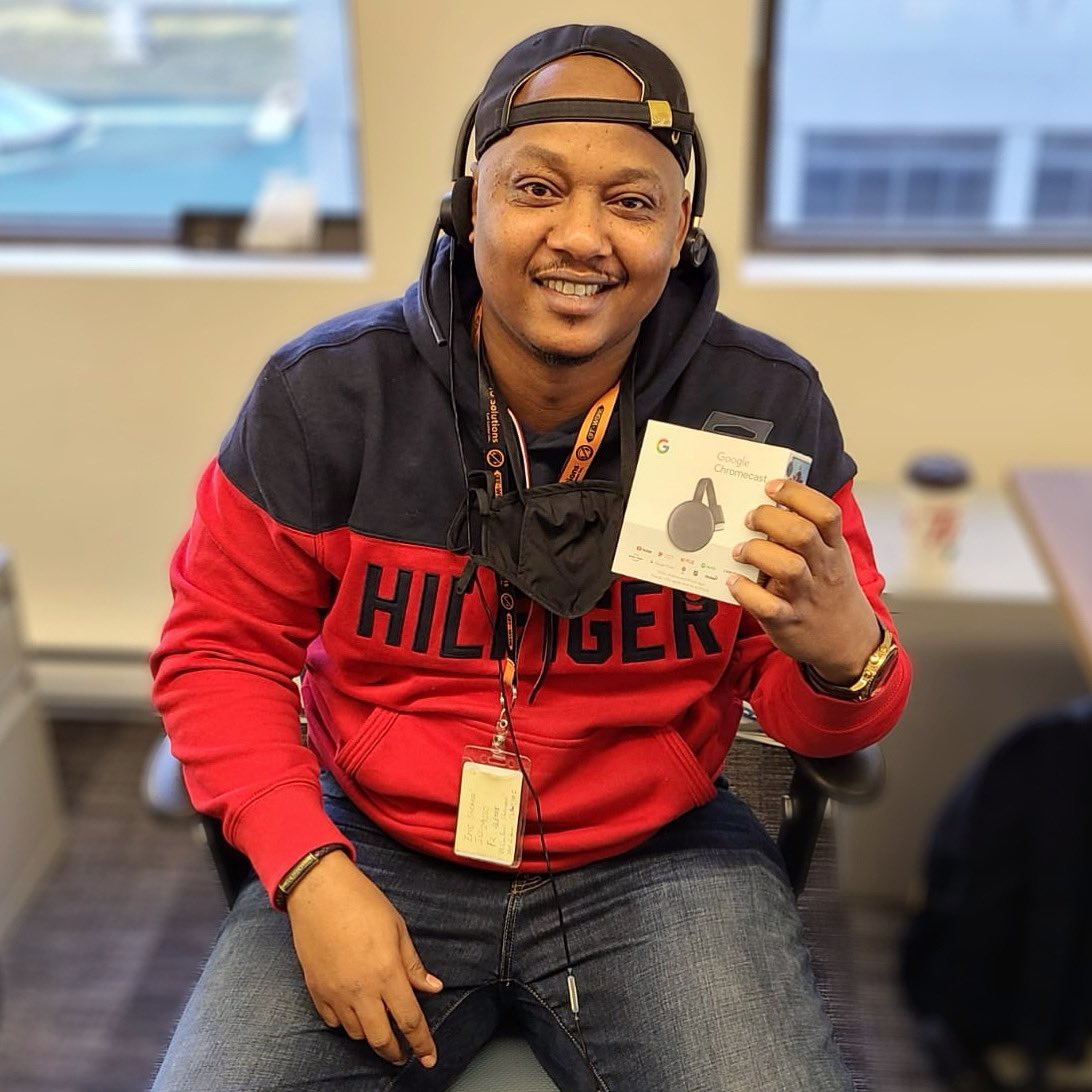 iosolutionsca's tweet image. The Holiday season is here and #teamiosolutions is enjoying it! ✨🎉 On est à la période des Fêtes et #teamiosolutions en profite !

✨Eric✨
🎁 @Google || Chromecast