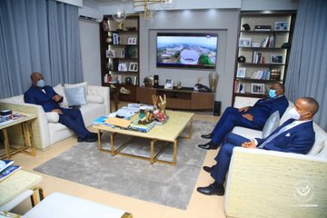 mediacongo's tweet photo. Triumvirat #Tshisekedi-#Katumbi-#Bemba: « Ayant tiré les leçons des conflits créés et attisés par les radicaux de la défunte coalition #FCCCACH, Felix #Tshiskedi ne veut plus discuter avec ses principaux alliés par personne interposée », croit savoir un cadre de l’ #UDPS https://t.co/ZG2I3xwDUV
