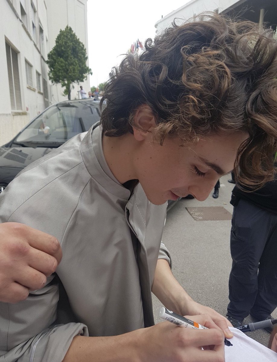 how timothée chalamet looks like in real life: a thread 
